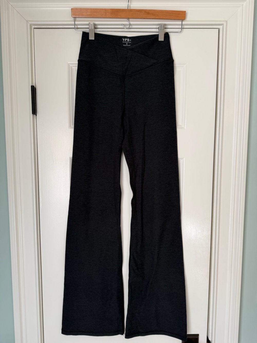 Abercrombie YPB Crossover Flared Leggings Yoga Pants Size Small